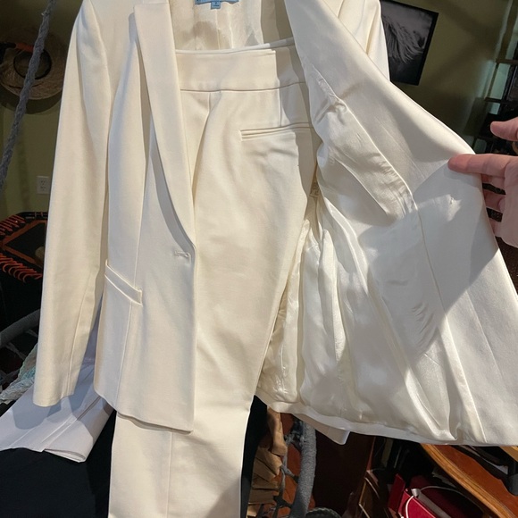 2 Piece Suit - Picture 7 of 9